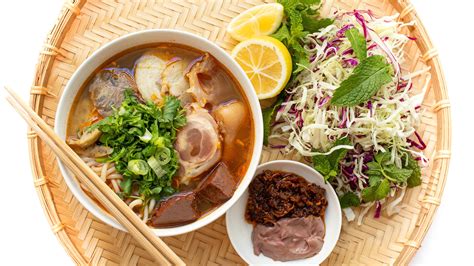  Bún Bò Huế: Một Thiên Đường của Hảo Hạnh và Sảng Khỏi Thơm Nồng!