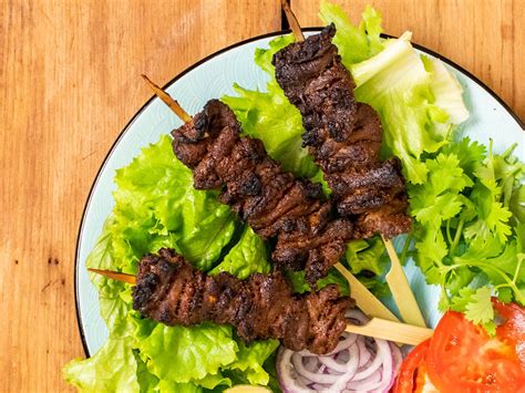  Suya: Một Món Nướng Cay Lừng Danh Của Nigeria!